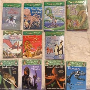 MAGIC TREEHOUSE BOOKS LOT OF 11